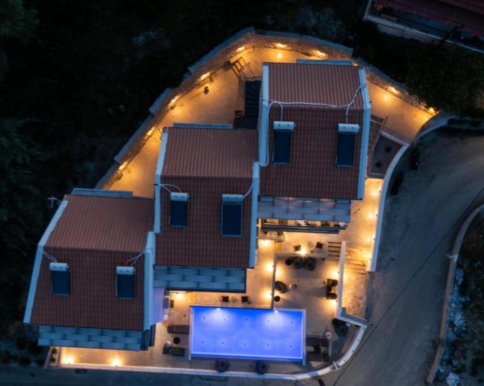 Above Blue Maisonettes Grey Diamond Nikiana Exterior foto