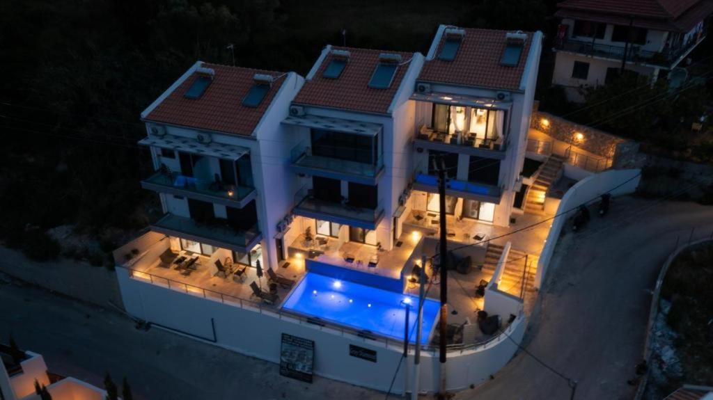Above Blue Maisonettes Grey Diamond Nikiana Exterior foto